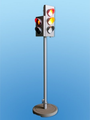 Модель транспортного и пешеходного светофоров на стойке и основании с магнитными элементами