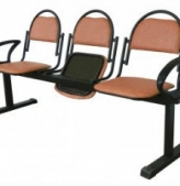 Блок стульев-тройка откидной, с подлокотниками (каркас: профил.тр., п/м, ткань)